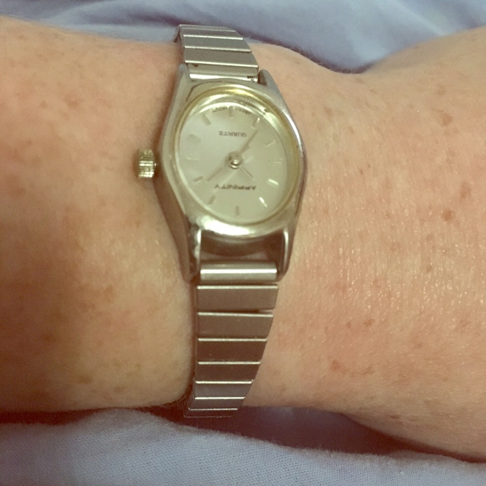 Pretty Affinity watch in great condition vintage